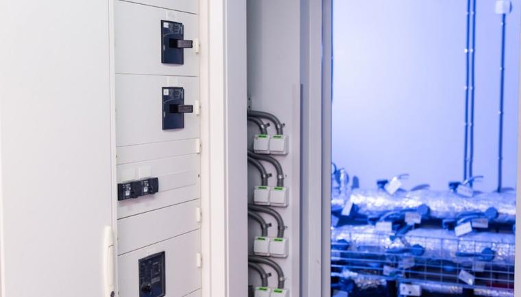 Kolory RAL stosowane w rozdzielnicach elektrycznych. Jakie są najpopularniejsze?