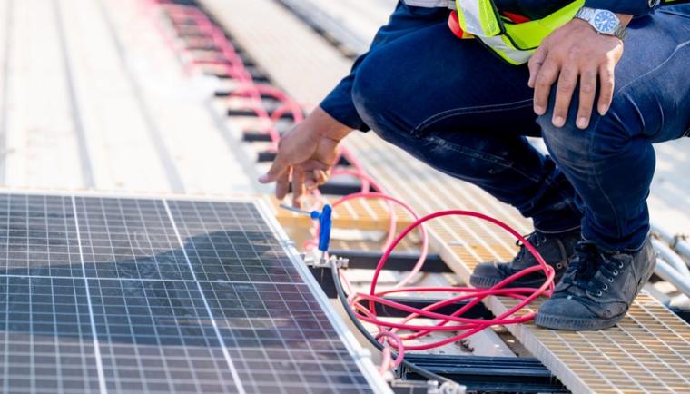 Jak przygotować instalację elektryczną pod fotowoltaikę i magazyn energii?