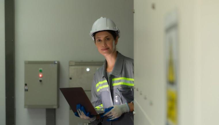 Jak sprawdzić, czy instalacja elektryczna jest zgodna z obowiązującymi normami?