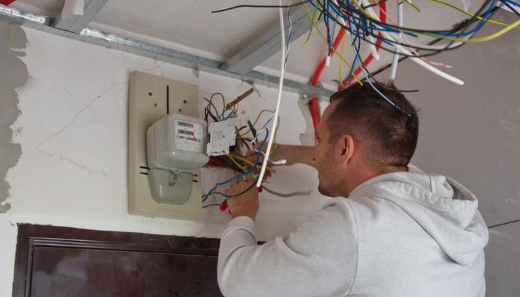 Oznaki, że Twoja instalacja elektryczna jest przestarzała i wymaga modernizacji