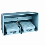 Harmony XPE Łącznik nożny podwójny z osłoną niebieski 2 NO+3 NC metalowy XPEM6210D Schneider