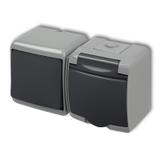 JUNIOR Łącznik jednobiegunowy z gniazdem pojedynczym z uziemieniem 2P+Z (klapka grafitowa; bez przes