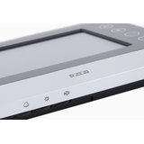 Monitor czarno-srebrny ze sterowanie bramą