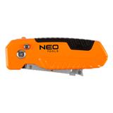 Nóż z ostrzem trapezowym ze skrobakiem