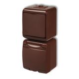 JUNIOR Łącznik schodowy z gniazdem pojedynczym z uziemieniem 2P+Z (klapka brązowa; bez przesłon) 4WG