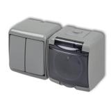 JUNIOR Łącznik świecznikowy z gniazdem pojedynczym z uziemieniem 2P+Z (klapka dymna; bez przesłon) 1