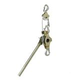 Przyrząd naciągający