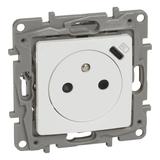 Niloe/Niloe Selection - Gniazdo 2P+Z Płaskie 16A - 250 V + Usb Typ C W Plakietce (Z Przesłoną Zac 764536 LEGRAND