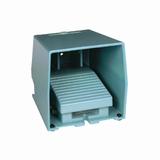 Harmony XPE Łącznik nożny pojedynczy z osłoną niebieski 2 NC+NO metalowy