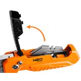 Nóż z ostrzem trapezowym ze skrobakiem