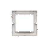 Simon Basic Adapter (przejściówka) na osprzęt standardu 45 × 45 mm. Montaż do puszki na wkręty srebrny mat BMA45/43 KONTAKT