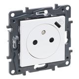 Niloe Step - gniazdo zasilające 2P+Z z USB typu C umieszczonym w plakietce, zaciski automatyczne, z