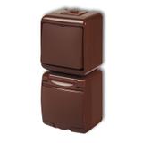 JUNIOR Łącznik jednobiegunowy z gniazdem pojedynczym z uziemieniem 2P+Z (klapka brązowa; bez przesło