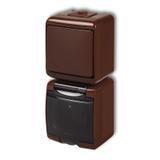 JUNIOR Łącznik schodowy z gniazdem pojedynczym z uziemieniem 2P+Z (klapka dymna; bez przesłon) brązo