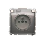 Simon Basic Gniazdo wtyczkowe z uziemieniem z przesł. torów prądowych bryzgoszczelne IP44 16A 250V zaciski śrubowe klapka transp. satynowy BMGZ1BZ.01/29A BMGZ1Bz.01/29a KONTAKT