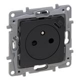 Niloe Selection - Gniazdo 2P+Z Płaskie 16A - 250 V + Usb Typ C W Plakietce (Z Przesłoną Zaciskia 762296 LEGRAND