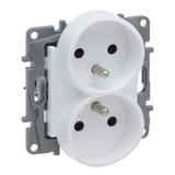 Niloe Selection - Gniazdo 2x2P+Z Do Ramek Wielokrotnych (Z Przesłoną Zaciski Śrubowe) Białe Legr 762042 LEGRAND