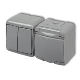 JUNIOR Łącznik świecznikowy z gniazdem pojedynczym z uziemieniem 2P+Z (klapka popielata; bez przesło