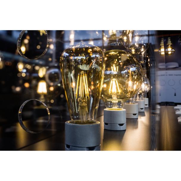 Żarówka LED 6,5W/824 E27 Vintage 1906 LED dim CL GLOBE125 FIL GOLD 51 dim 4058075808997