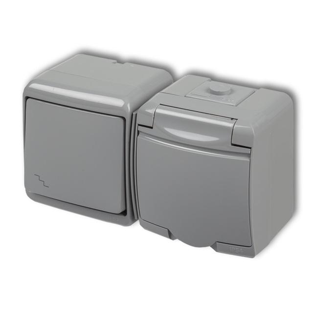 JUNIOR Łącznik schodowy z gniazdem pojedynczym z uziemieniem 2P+Z (klapka popielata; przesłony torów