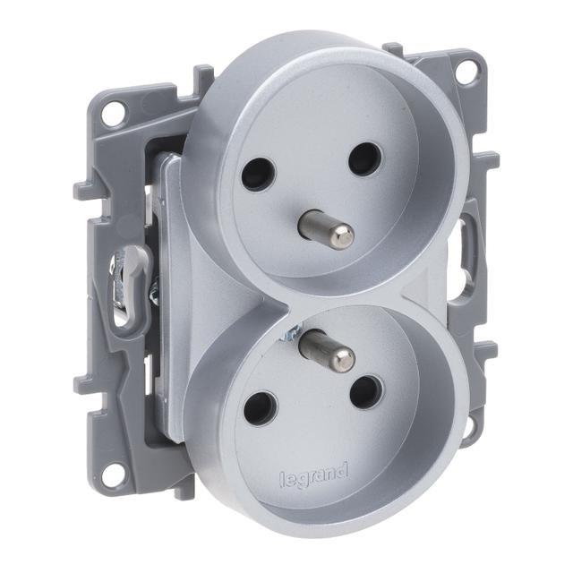 Niloe Selection - Gniazdo 2x2P+Z Do Ramek Wielokrotnych (Z Przesłoną Zaciski Śrubowe) Aluminium 762142 LEGRAND
