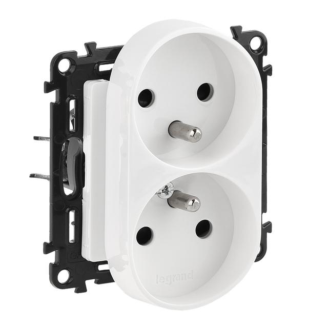 Valena Life Gniazdo Pojedyncze Z Uziemieniem /Z Przesłonami/ Do Ramek Wielokrotnych Białe|N|16A – 250 V 753190 LEGRAND