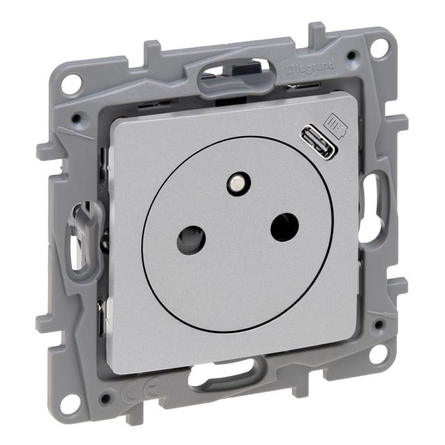 Niloe Selection - Gniazdo 2P+Z Płaskie 16A - 250 V + Usb Typ C W Plakietce (Z Przesłoną Zaciskia 762196 LEGRAND