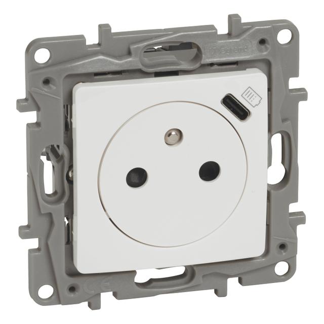 Niloe/Niloe Selection - Gniazdo 2P+Z Płaskie 16A - 250 V + Usb Typ C W Plakietce (Z Przesłoną Zac 764536 LEGRAND