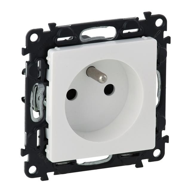 VALENA LIFE GNIAZDO 2P+Z BIAŁE 16 A – 250 V~, Legrand