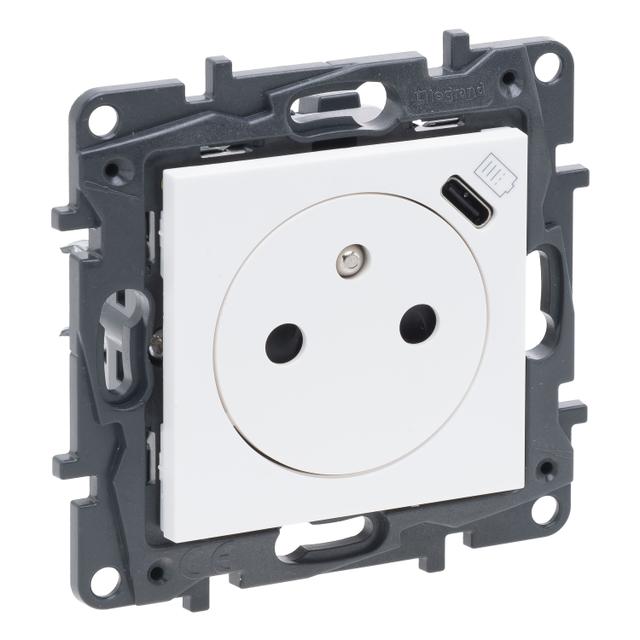 Niloe Step Gniazdo Pojedyncze Z Uziemieniem Z Usb Typu C Umieszczonym W Plakietce Zaciski Automatyczne /Z Przesłonami/ Kolor Biały  863138 LEGRAND
