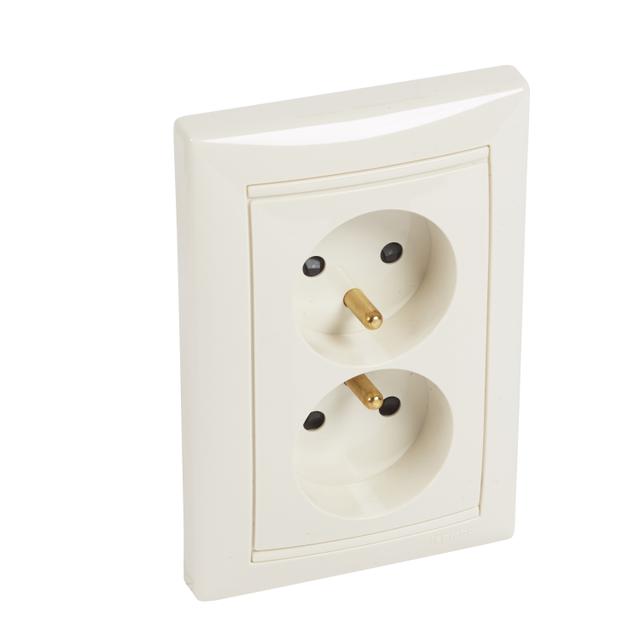 VALENA GNIAZDO PODWÓJNE 2X2P+Z Z PRZESŁONAMI KREM 16A-250V~, Legrand
