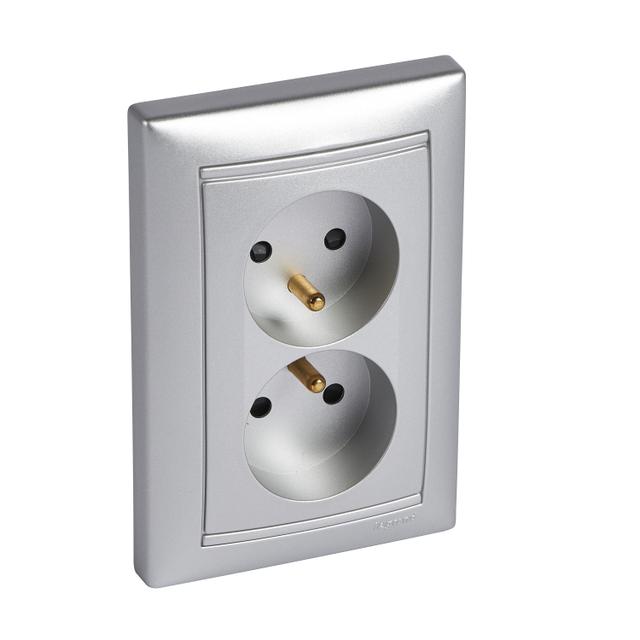 VALENA GNIAZDO PODWÓJNE 2X2P+Z Z PRZESŁONAMI 16A-250V~ ALUMINIUM, Legrand