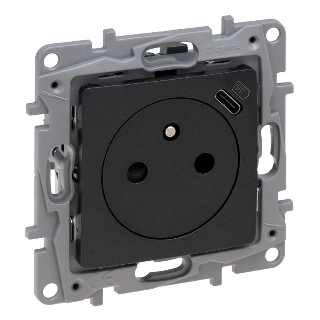 Niloe Selection - Gniazdo 2P+Z Płaskie 16A - 250 V + Usb Typ C W Plakietce (Z Przesłoną Zaciskia 762296 LEGRAND