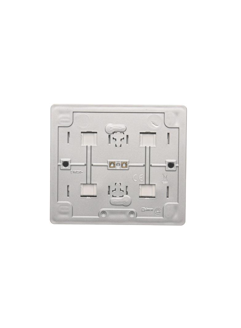 Simon 54 Gniazdo poczwórne Schuko n/t z przesłonami wersja skandynawska 16A z. śrub. srebrny mat