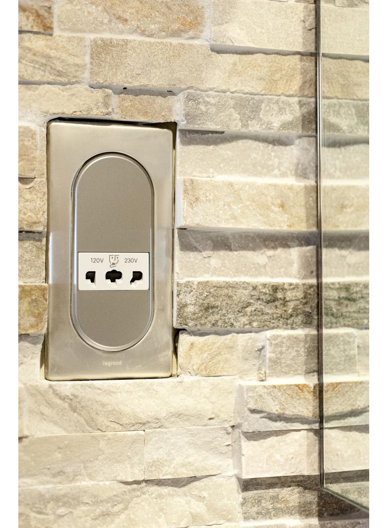 CELIANE - GNIAZDO GOLARKI 2P+Z, Legrand