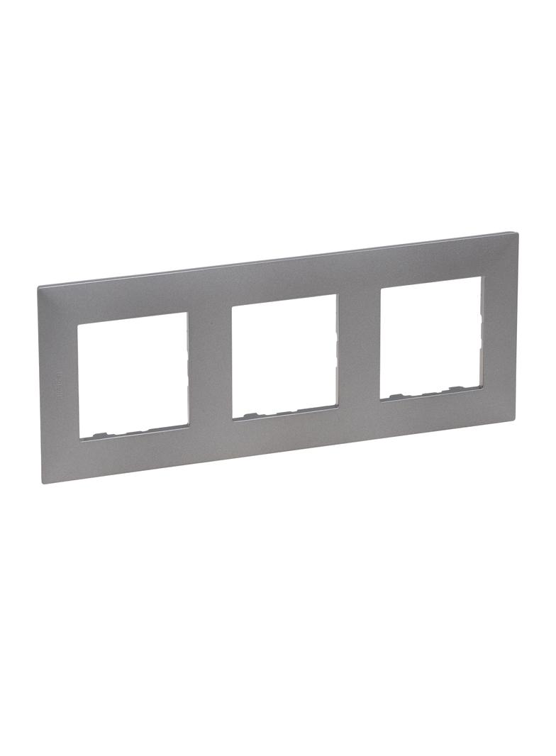 Niloe Step Ramka Potrójna 3X- Kolor Stalowy 863493 LEGRAND