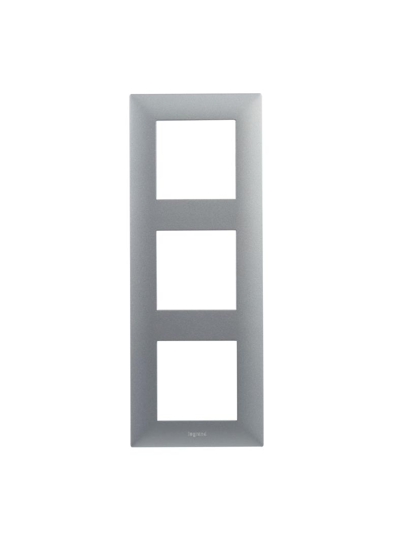 Niloe Step Ramka Potrójna 3X- Kolor Stalowy 863493 LEGRAND