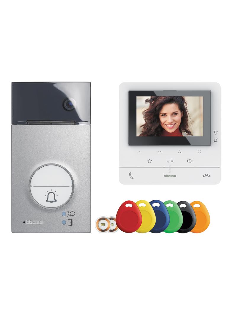 Zestaw 1-rodzinny z wideodomofonem Classe 100 Smart Wi-Fi z panelem Linia 3000 w kolorze aluminium,