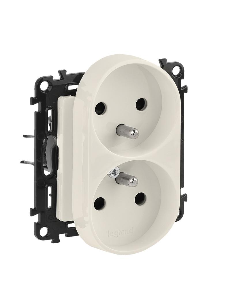 VALENA LIFE GNIAZDO 2 P+Z Z PRZESŁONĄ DO RAMEK WIELOKROTNYCH  KREMOWE 16 A – 250 V~ , Legrand