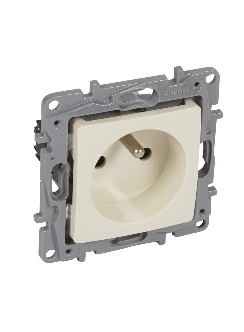 NILOE - GNIAZDO 2P+Z 16 A Z PRZESŁONĄ AUTOMATYCZNE ZACISKI SPRĘŻYNOWE KREMOWE, Legrand