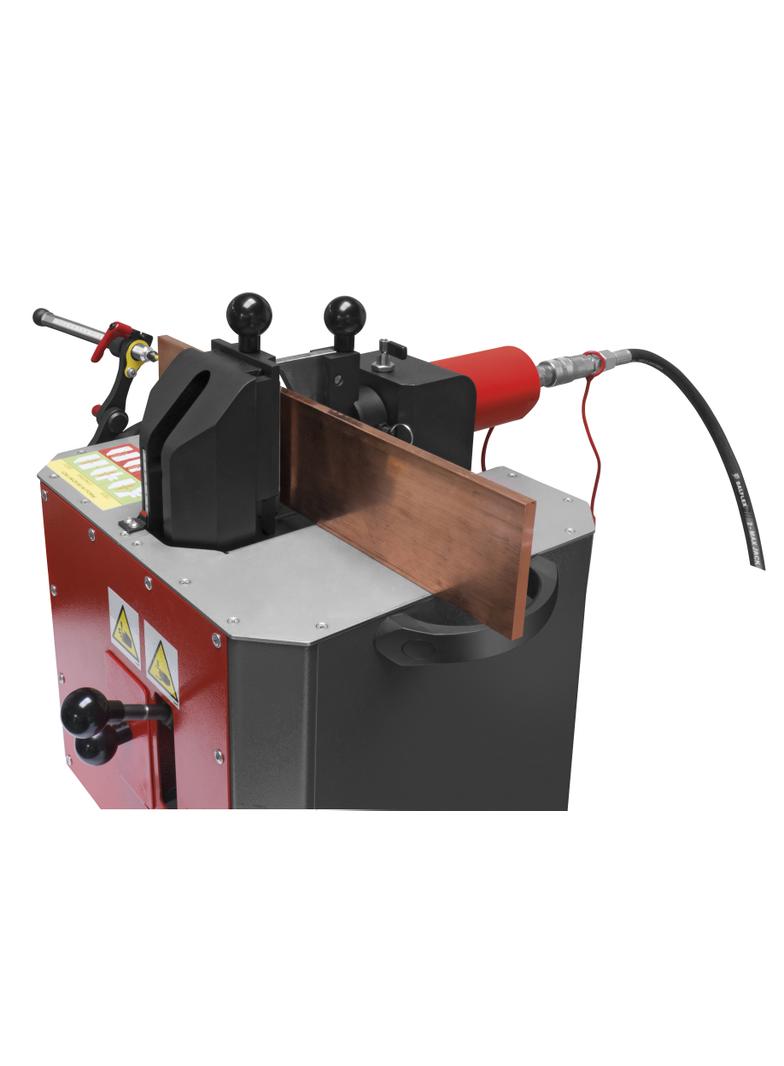 Stanowisko obróbki szyn prądowych