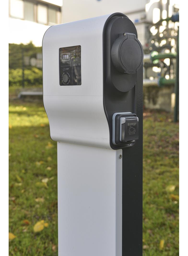 GREEN'UP PREMIUM: STACJA ŁADOWANIA POJAZDÓW ELEKTRYCZNYCH TYPU WALLBOX, JEDNOFAZOWA, 3,7KW, MODE 2 I