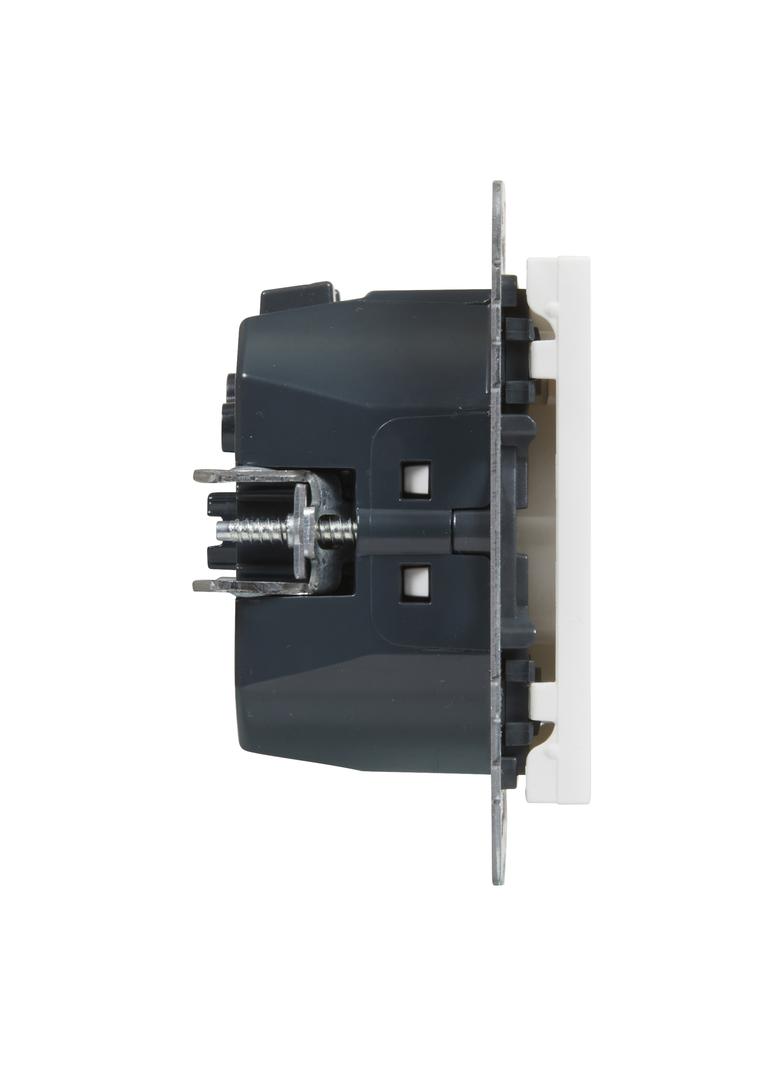 SUNO - Gniazdo płaskie 2P+Z - 16 A - z USB Typ - C - 1,5 A - zaciski automatyczne - z przesłoną, Bia