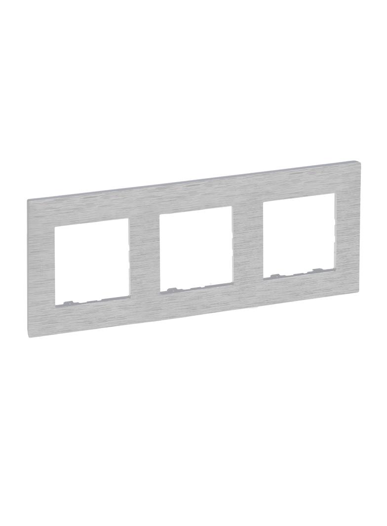 Niloe Step Ramka Potrójna 3X Kolor Aluminium Szczotkowane 863893 LEGRAND