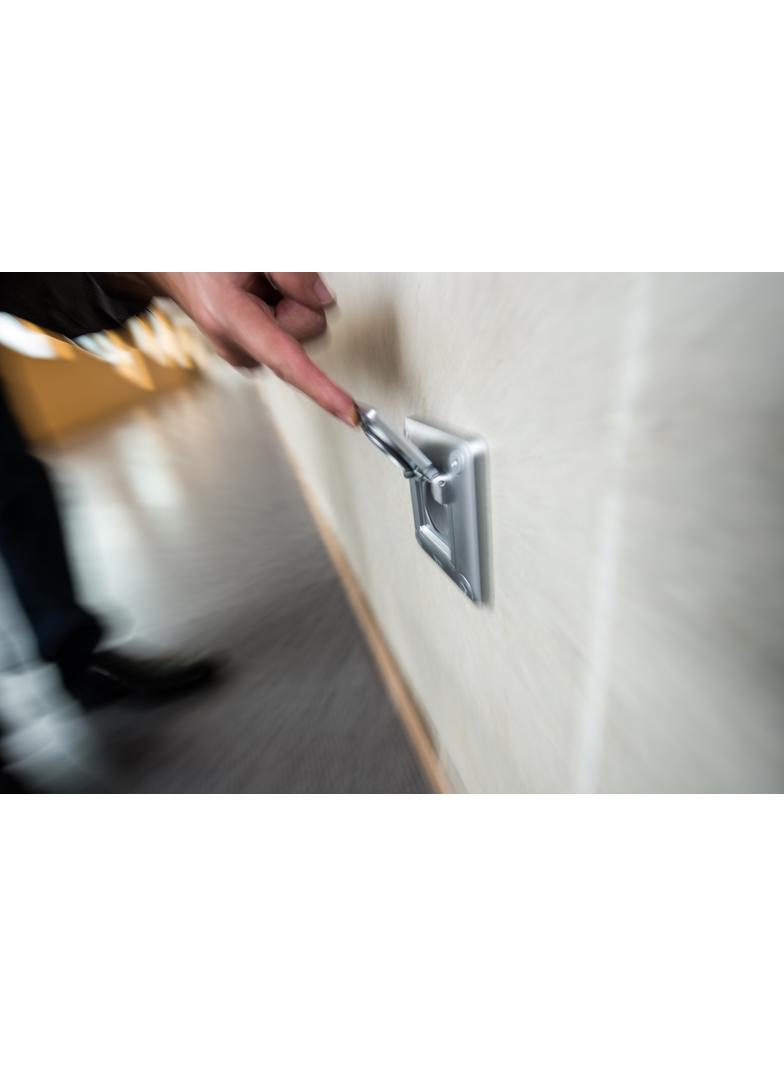 Soliroc Gniazdo Pojedyncze Z Uziemieniem Z Klapką 077831 LEGRAND