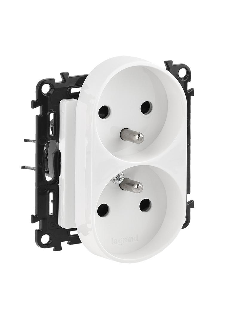 Valena Life Gniazdo Pojedyncze Z Uziemieniem /Z Przesłonami/ Do Ramek Wielokrotnych Białe|N|16A – 250 V 753190 LEGRAND