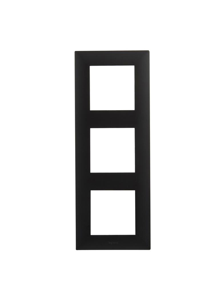 Niloe Step - ramka potrójna 3x- kolor czarny, Legrand