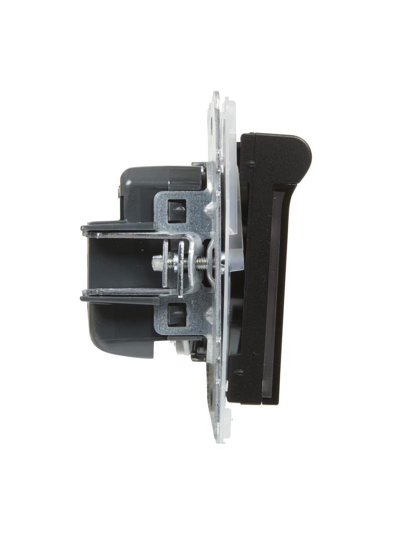 SUNO - Gniazdo 2P+Z IP44 - 16 A - 250 V~ - zaciski automatyczne - z przesłoną, Czarny, Legrand