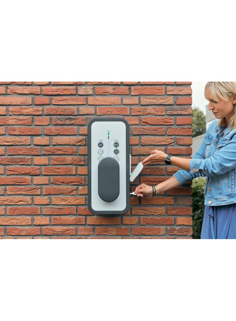 Stacja ładowania pojazdów elektrycznych witty start EVCS 1x11/22kW 3P T2 IP55 z kluczem XEV1K11T22 HAGER
