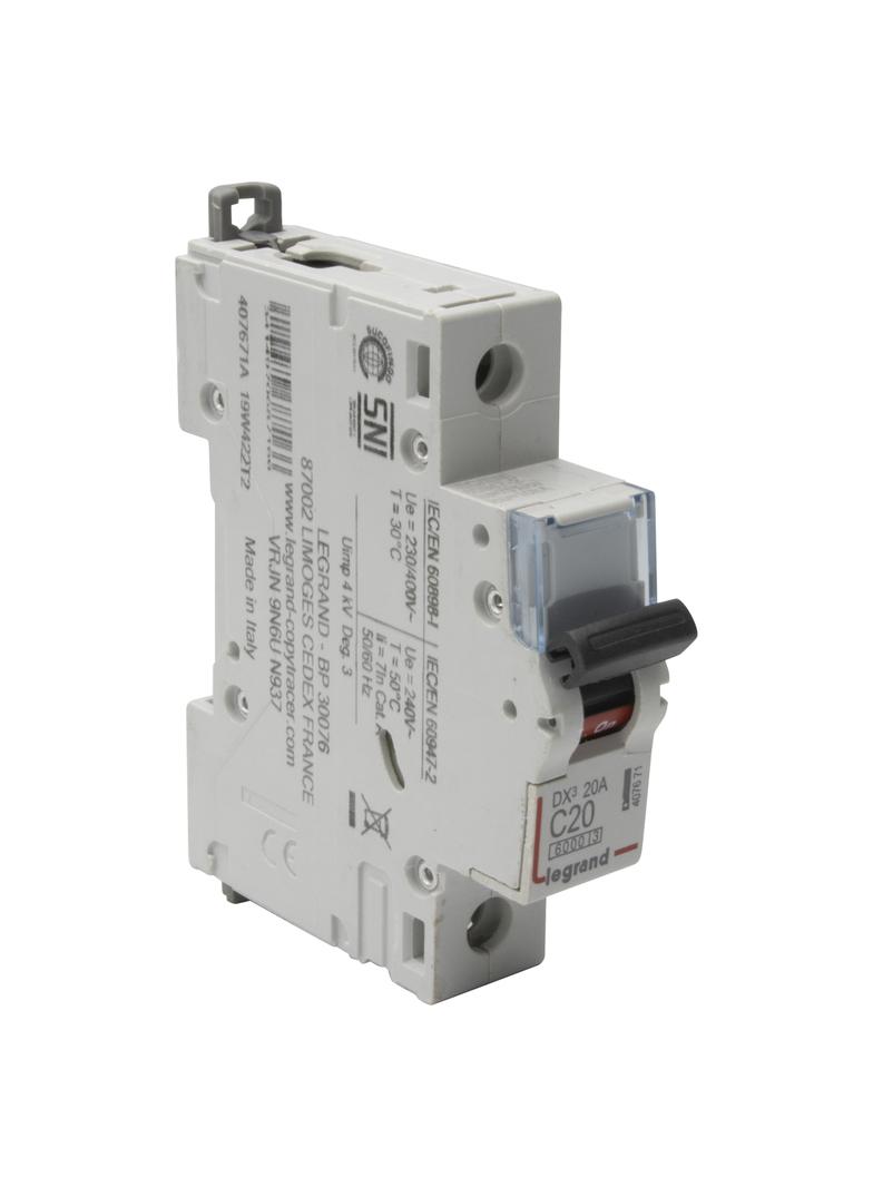 WYŁĄCZNIK NADPRĄDOWY S 301 1P C 20A 6000A SERII DX3, Legrand
